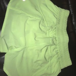 Lululemon green running shorts 💚